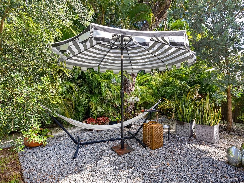 Active With Contract: $3,490,000 (4 beds, 3 baths, 3155 Square Feet)