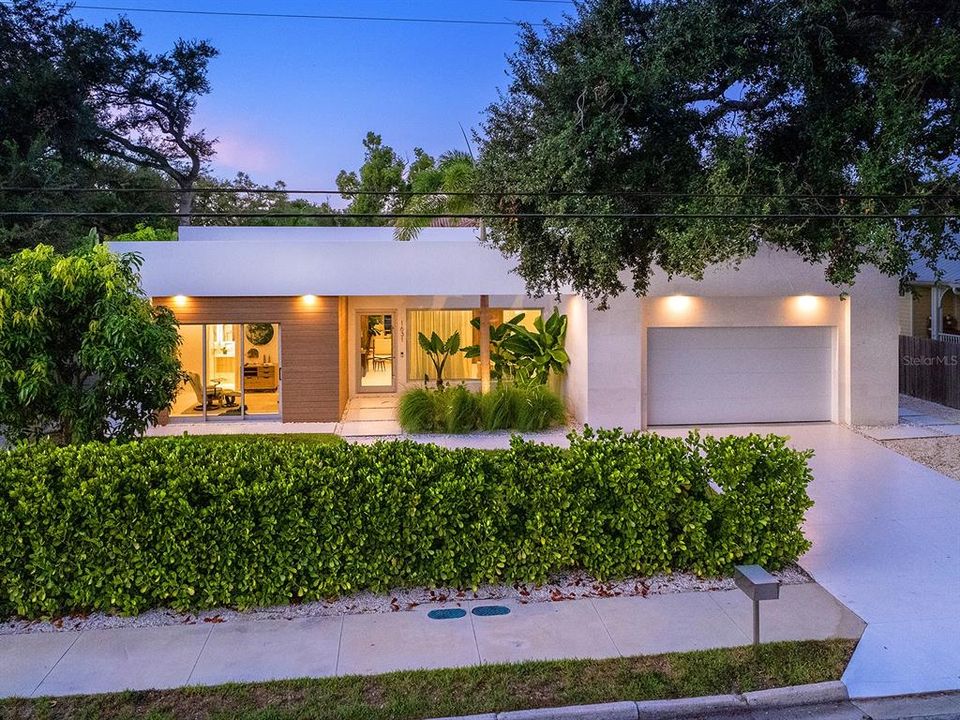 Active With Contract: $3,490,000 (4 beds, 3 baths, 3155 Square Feet)