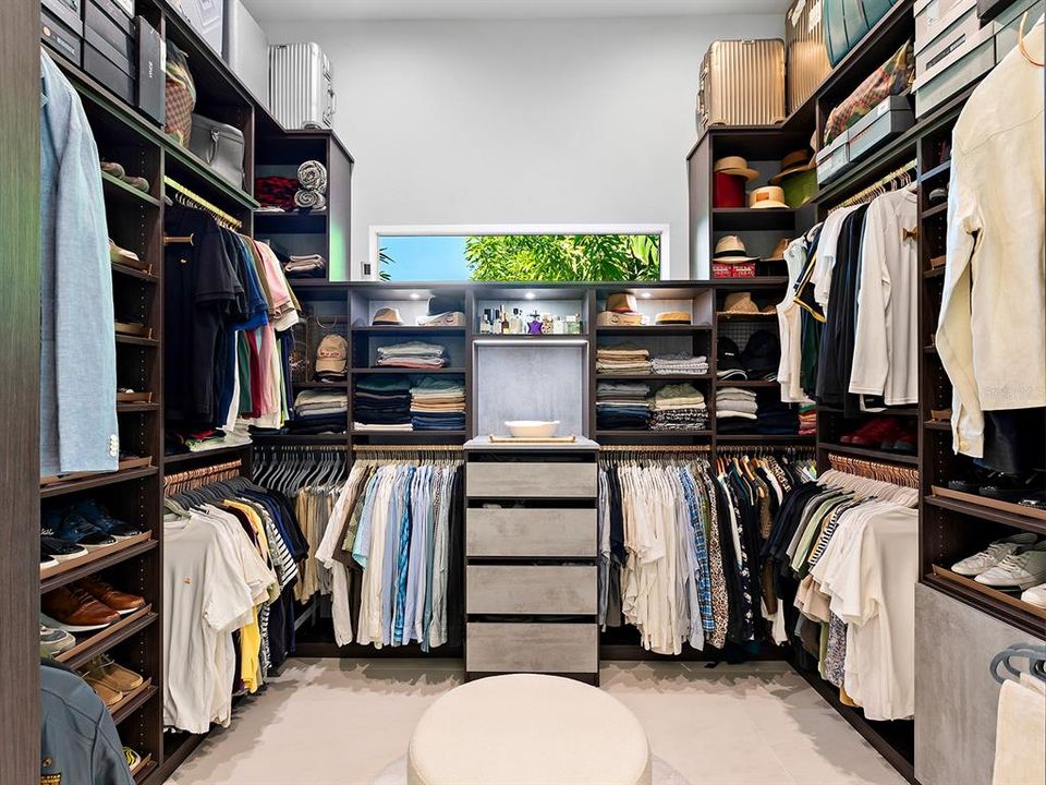 Active With Contract: $3,490,000 (4 beds, 3 baths, 3155 Square Feet)