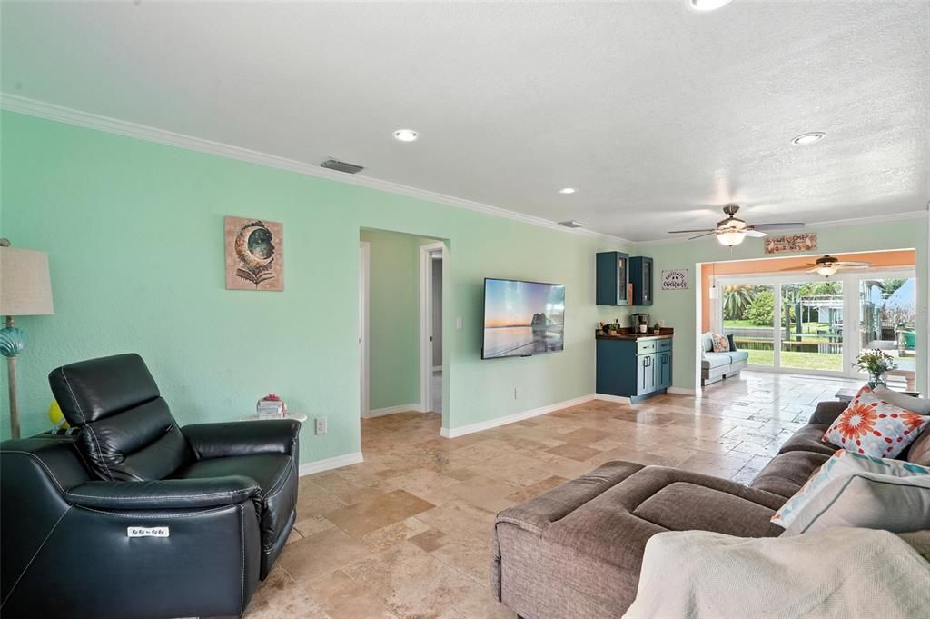 For Sale: $425,000 (3 beds, 2 baths, 1380 Square Feet)