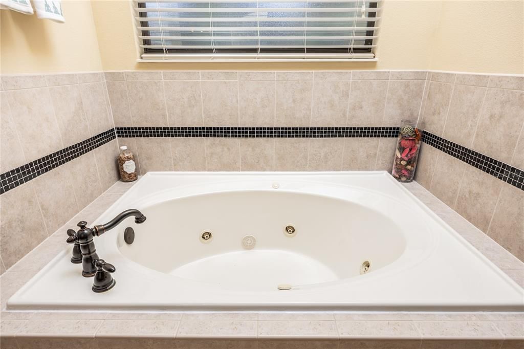 For Sale: $1,200,000 (4 beds, 3 baths, 4002 Square Feet)