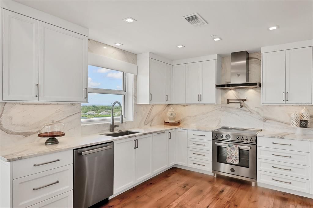 For Sale: $1,950,000 (3 beds, 2 baths, 2143 Square Feet)