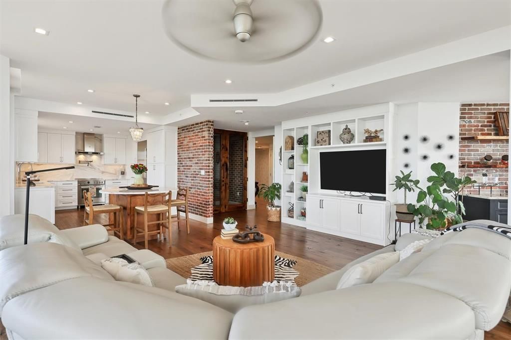 For Sale: $1,950,000 (3 beds, 2 baths, 2143 Square Feet)