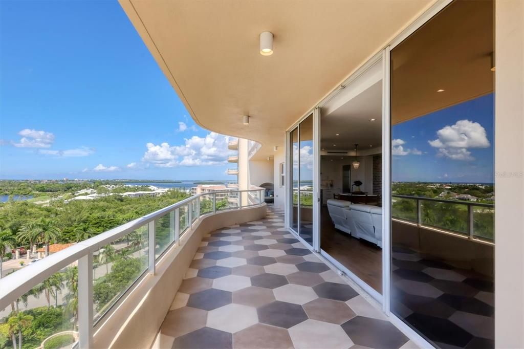 For Sale: $1,950,000 (3 beds, 2 baths, 2143 Square Feet)