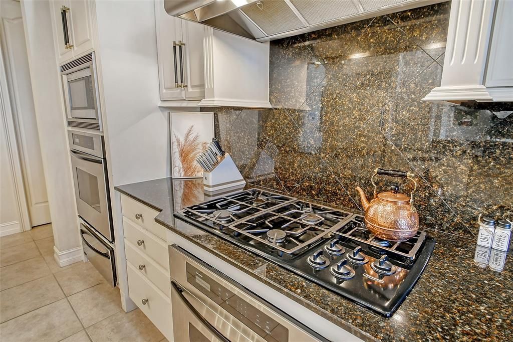 En Venta: $2,350,000 (5 camas, 3 baños, 4360 Pies cuadrados)