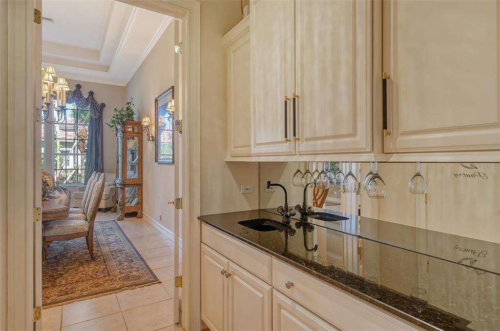 En Venta: $2,350,000 (5 camas, 3 baños, 4360 Pies cuadrados)