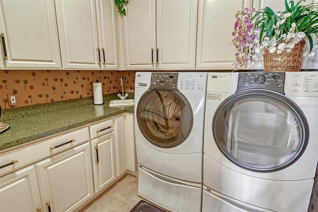 En Venta: $2,350,000 (5 camas, 3 baños, 4360 Pies cuadrados)