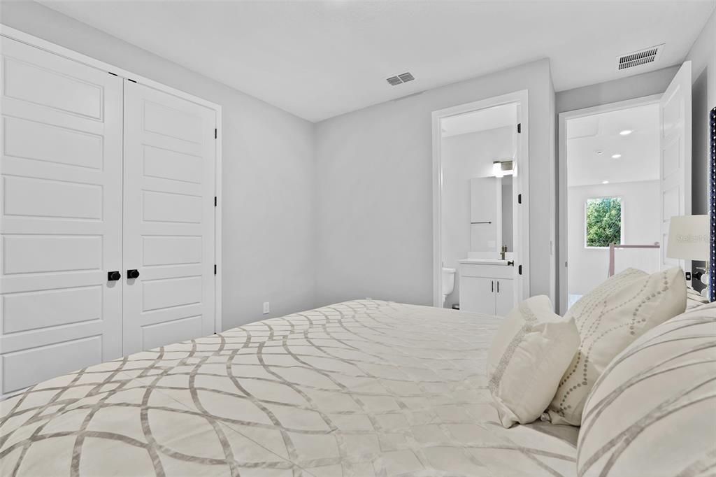 En Venta: $1,125,000 (4 camas, 4 baños, 3363 Pies cuadrados)