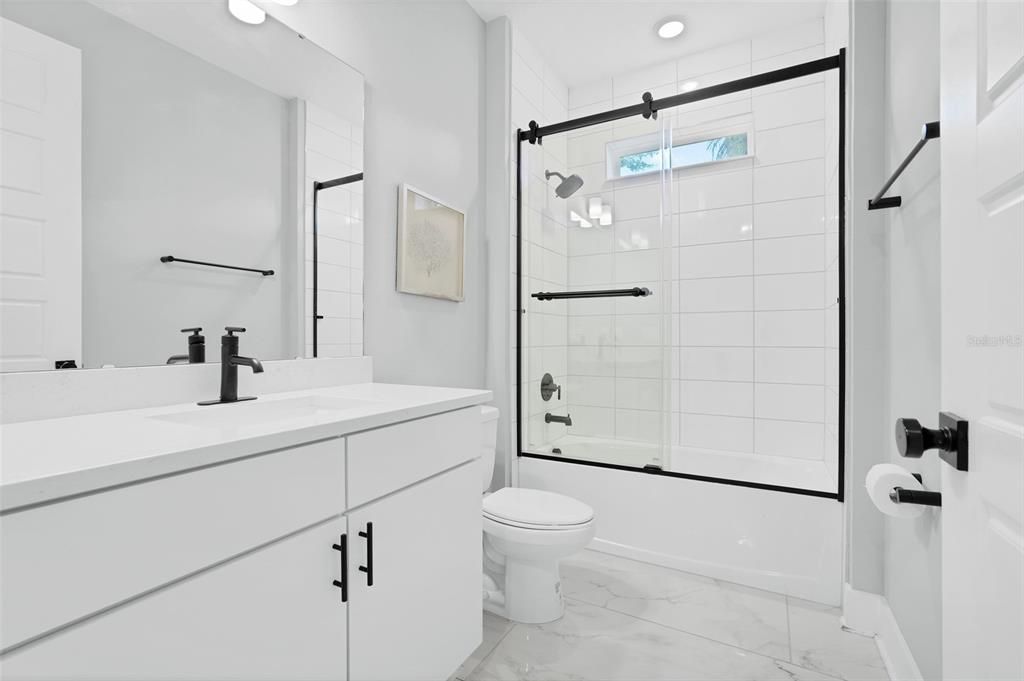 En Venta: $1,125,000 (4 camas, 4 baños, 3363 Pies cuadrados)