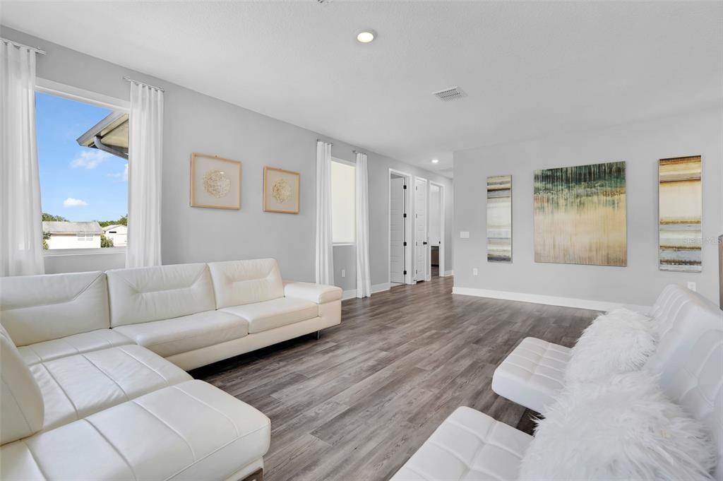 En Venta: $1,125,000 (4 camas, 4 baños, 3363 Pies cuadrados)