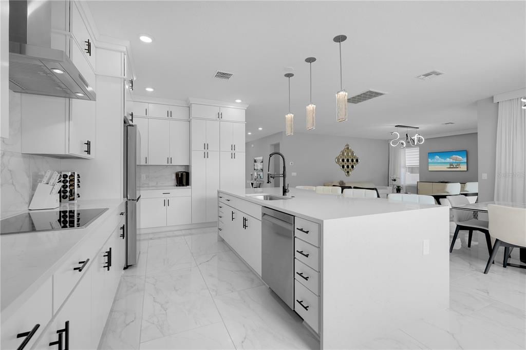 En Venta: $1,125,000 (4 camas, 4 baños, 3363 Pies cuadrados)