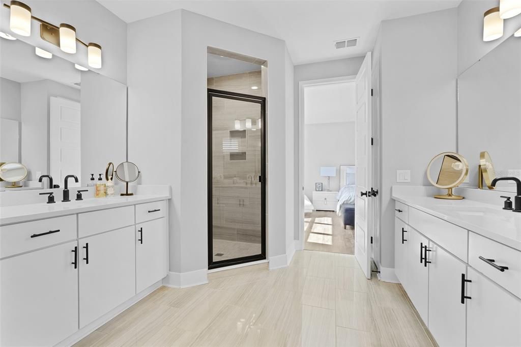 En Venta: $1,125,000 (4 camas, 4 baños, 3363 Pies cuadrados)