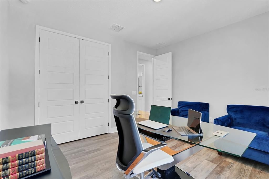 En Venta: $1,125,000 (4 camas, 4 baños, 3363 Pies cuadrados)