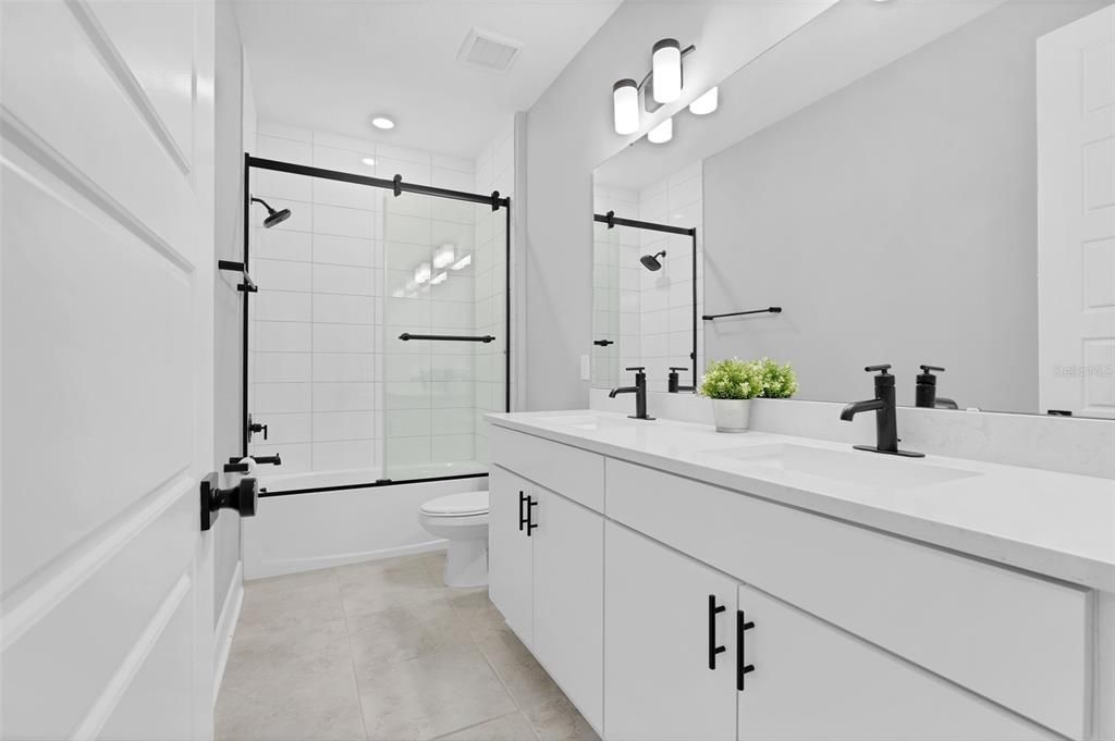 En Venta: $1,125,000 (4 camas, 4 baños, 3363 Pies cuadrados)