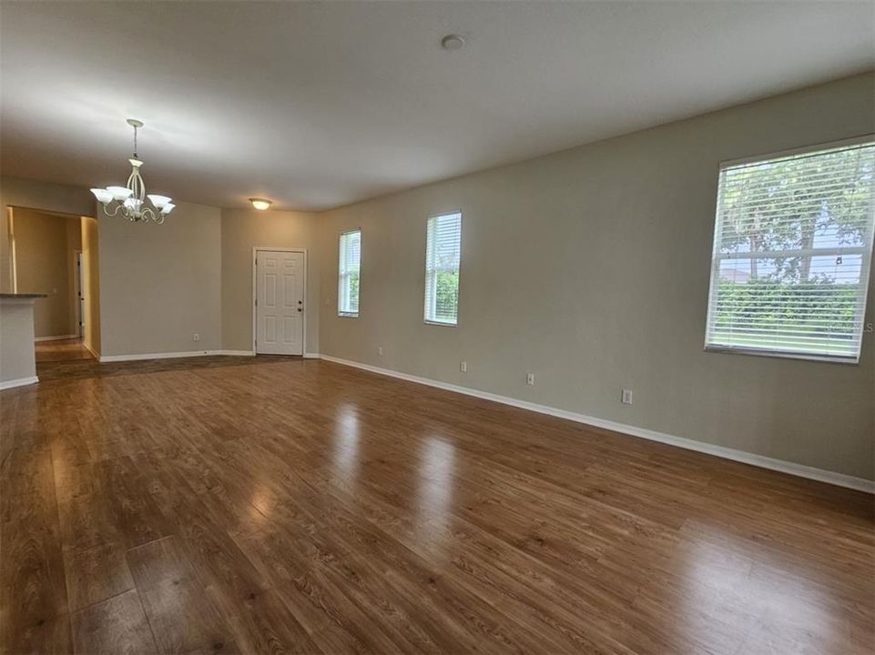 На продажу: $299,990 (3 спален, 2 ванн, 1521 Квадратных фут)