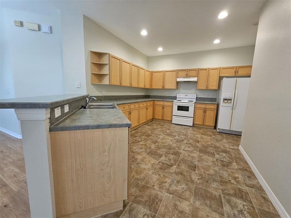 На продажу: $299,990 (3 спален, 2 ванн, 1521 Квадратных фут)