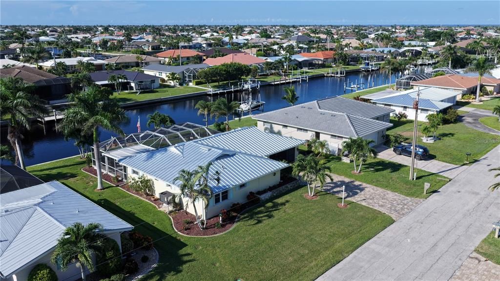 For Sale: $595,000 (3 beds, 2 baths, 1593 Square Feet)