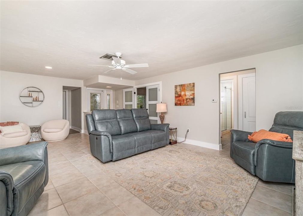 For Sale: $595,000 (3 beds, 2 baths, 1593 Square Feet)