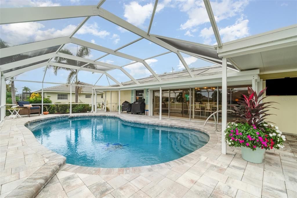 For Sale: $595,000 (3 beds, 2 baths, 1593 Square Feet)