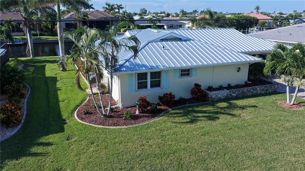 For Sale: $595,000 (3 beds, 2 baths, 1593 Square Feet)