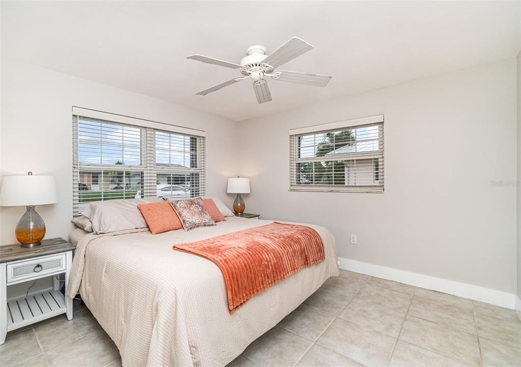 For Sale: $595,000 (3 beds, 2 baths, 1593 Square Feet)