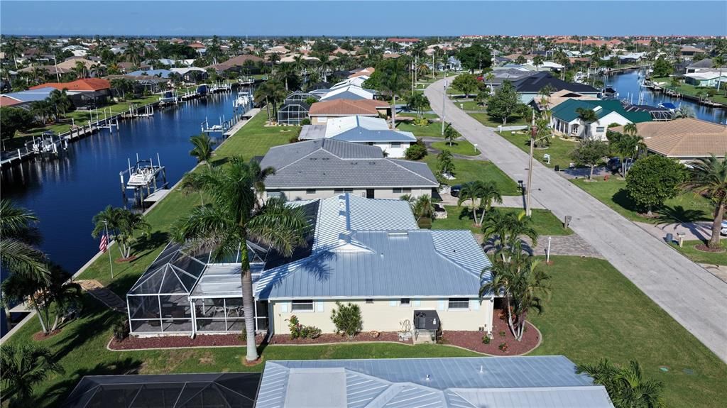 For Sale: $595,000 (3 beds, 2 baths, 1593 Square Feet)