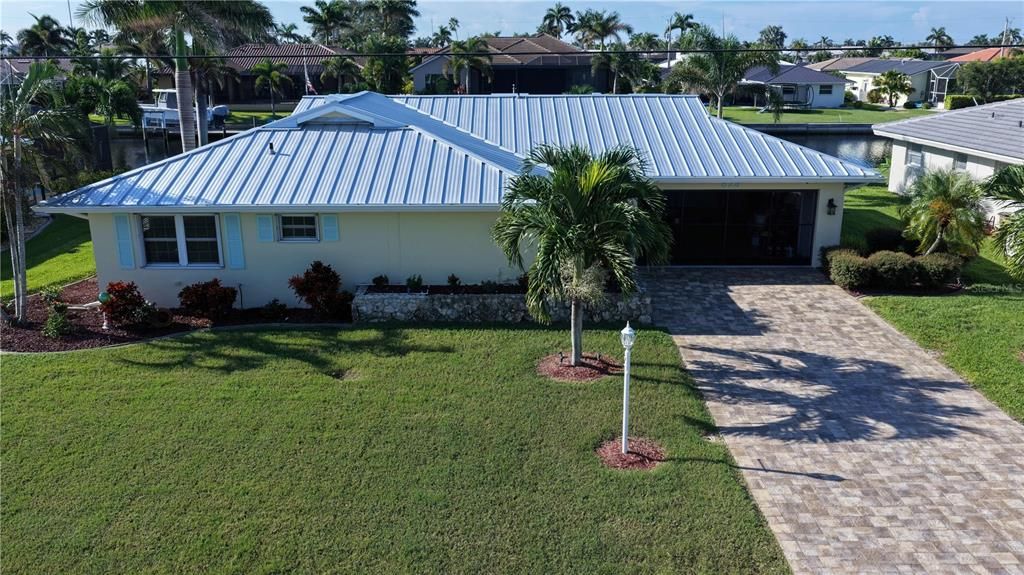 For Sale: $595,000 (3 beds, 2 baths, 1593 Square Feet)