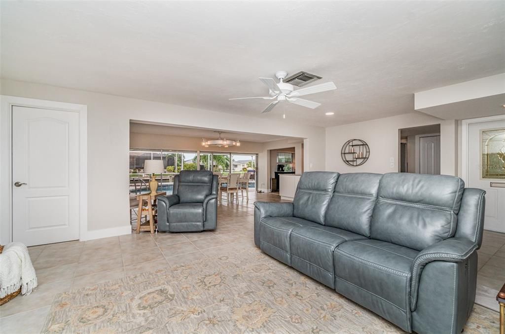 For Sale: $595,000 (3 beds, 2 baths, 1593 Square Feet)