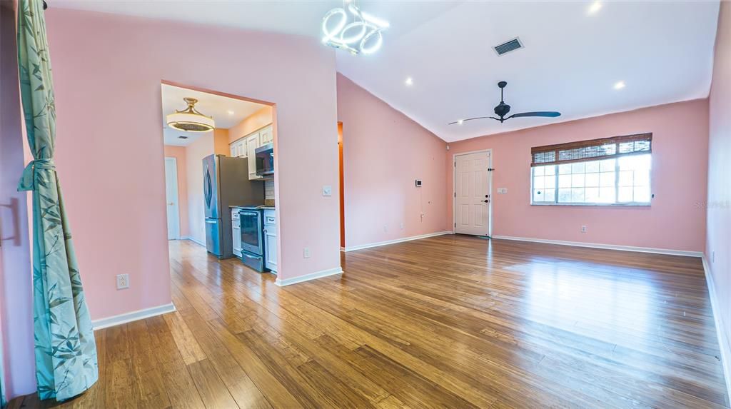 Active With Contract: $209,000 (2 beds, 2 baths, 1142 Square Feet)