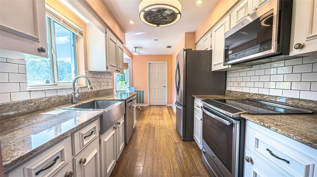 Active With Contract: $209,000 (2 beds, 2 baths, 1142 Square Feet)