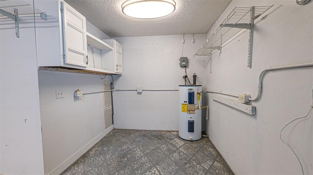 Active With Contract: $209,000 (2 beds, 2 baths, 1142 Square Feet)