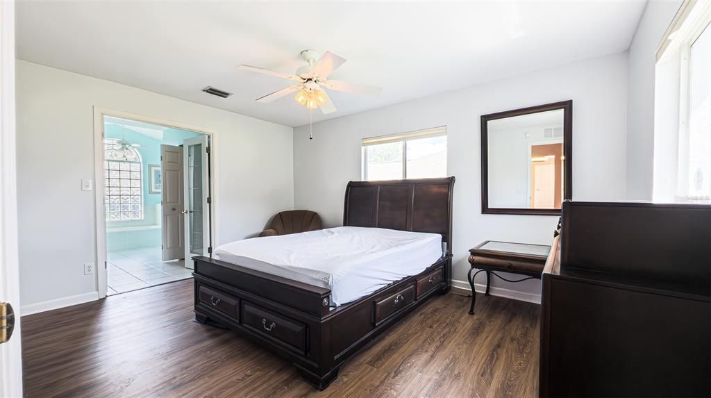 Active With Contract: $209,000 (2 beds, 2 baths, 1142 Square Feet)