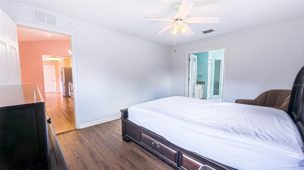Active With Contract: $209,000 (2 beds, 2 baths, 1142 Square Feet)