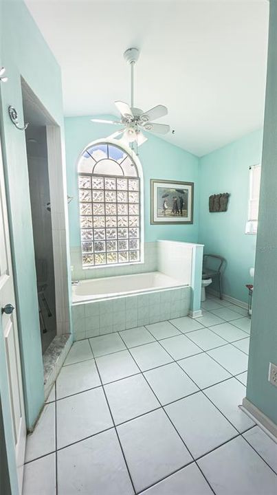 Active With Contract: $209,000 (2 beds, 2 baths, 1142 Square Feet)