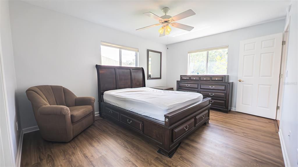 Active With Contract: $209,000 (2 beds, 2 baths, 1142 Square Feet)