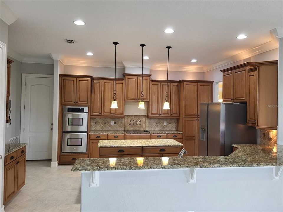 Active With Contract: $899,900 (6 beds, 5 baths, 3994 Square Feet)