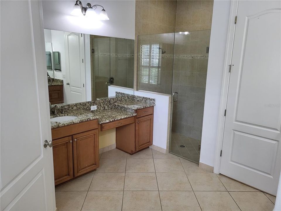 Active With Contract: $899,900 (6 beds, 5 baths, 3994 Square Feet)