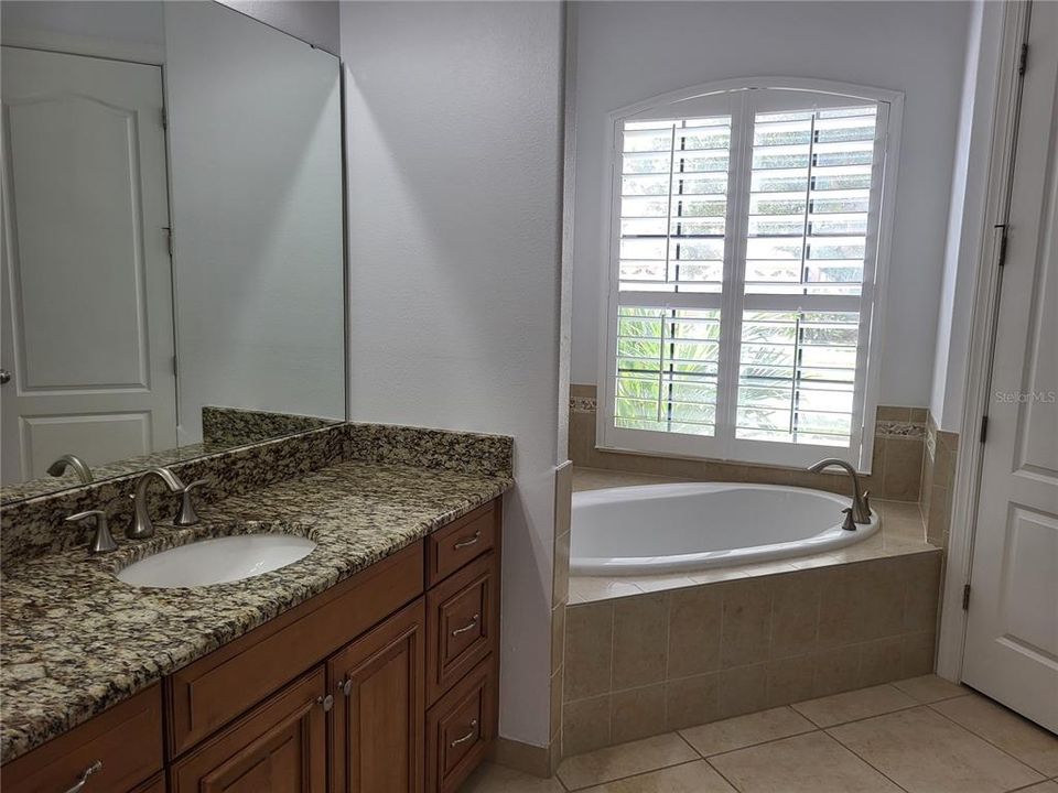 Active With Contract: $899,900 (6 beds, 5 baths, 3994 Square Feet)