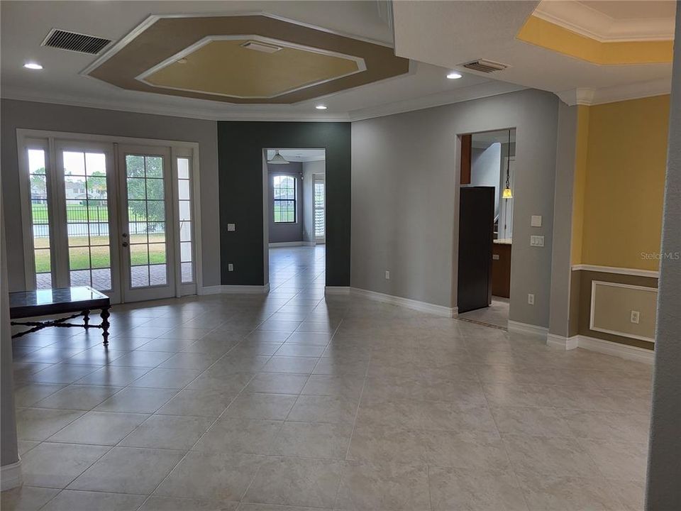 Active With Contract: $899,900 (6 beds, 5 baths, 3994 Square Feet)