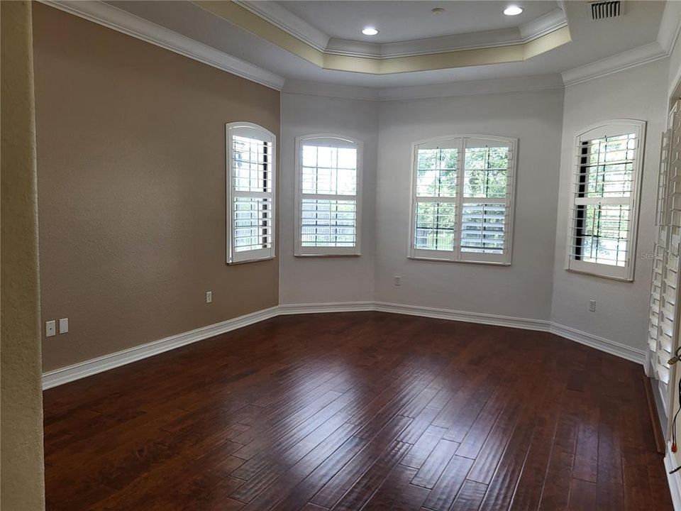 Active With Contract: $899,900 (6 beds, 5 baths, 3994 Square Feet)