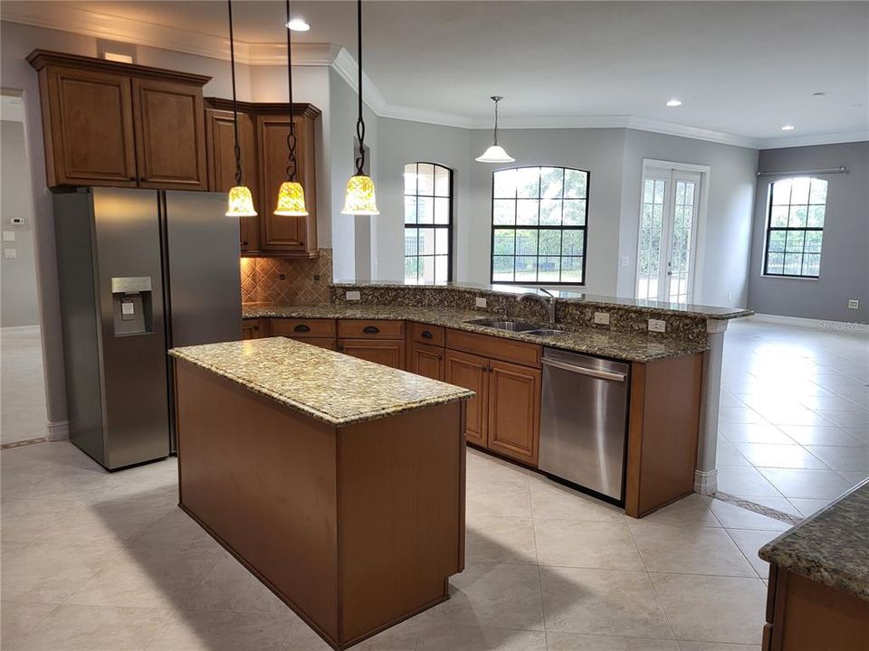 Active With Contract: $899,900 (6 beds, 5 baths, 3994 Square Feet)