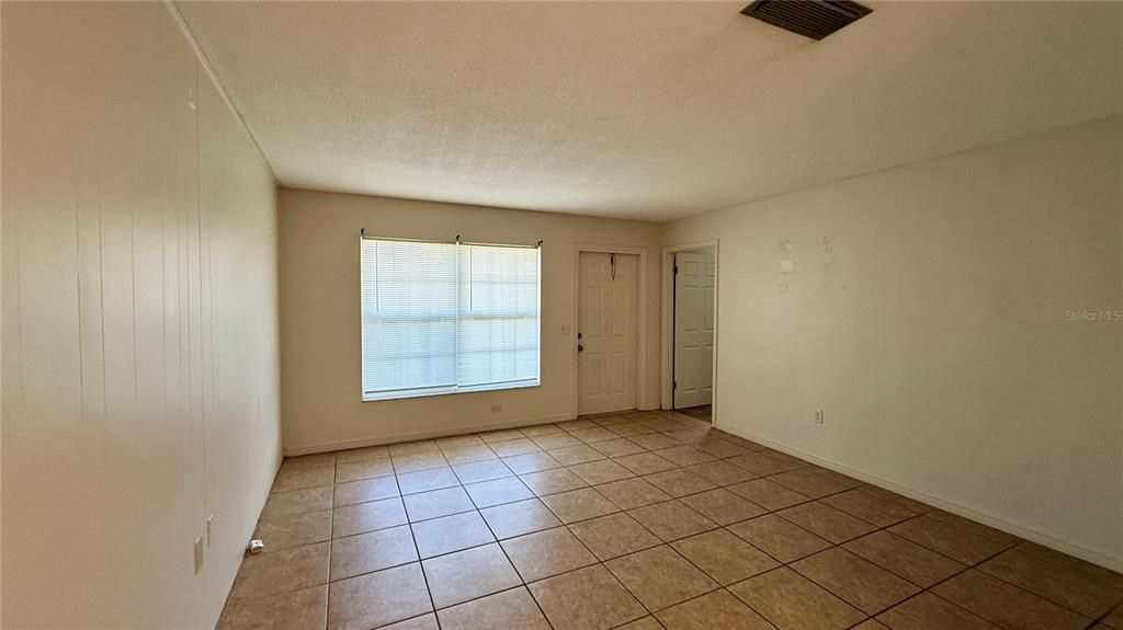 出租: $1,050 (2 贝兹, 1 浴室, 1100 平方英尺)