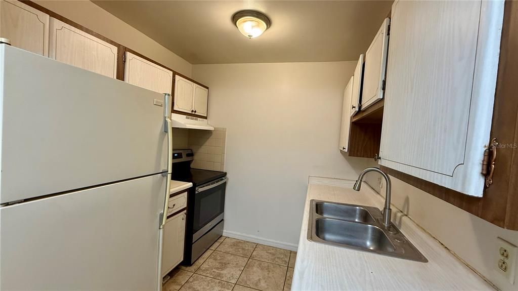 出租: $1,050 (2 贝兹, 1 浴室, 1100 平方英尺)