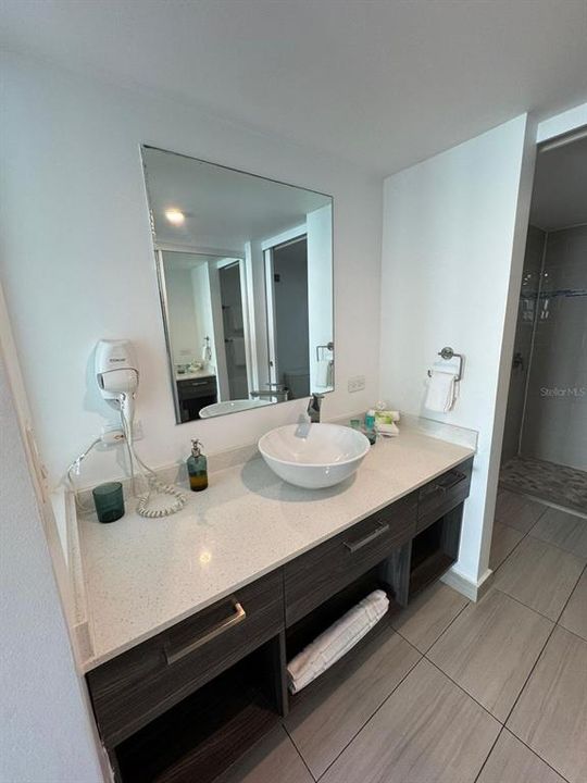 For Sale: $365,000 (1 beds, 1 baths, 575 Square Feet)