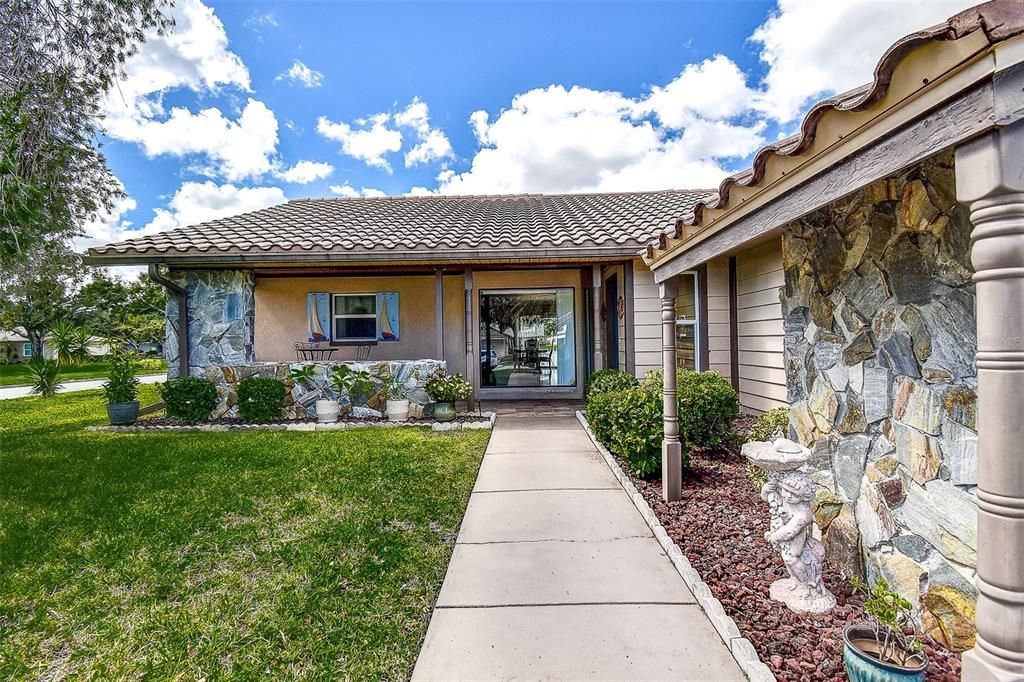 待售: $485,000 (2 贝兹, 2 浴室, 1636 平方英尺)