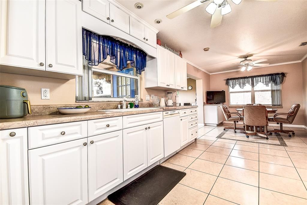 待售: $485,000 (2 贝兹, 2 浴室, 1636 平方英尺)