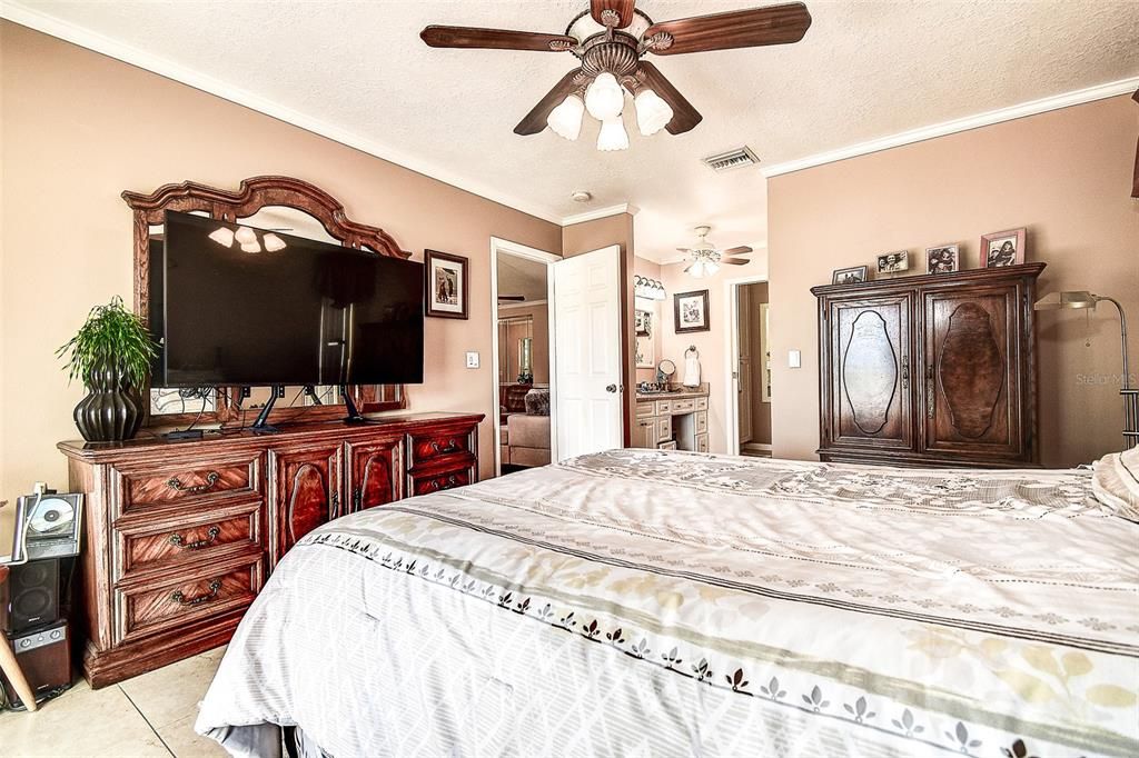 待售: $485,000 (2 贝兹, 2 浴室, 1636 平方英尺)