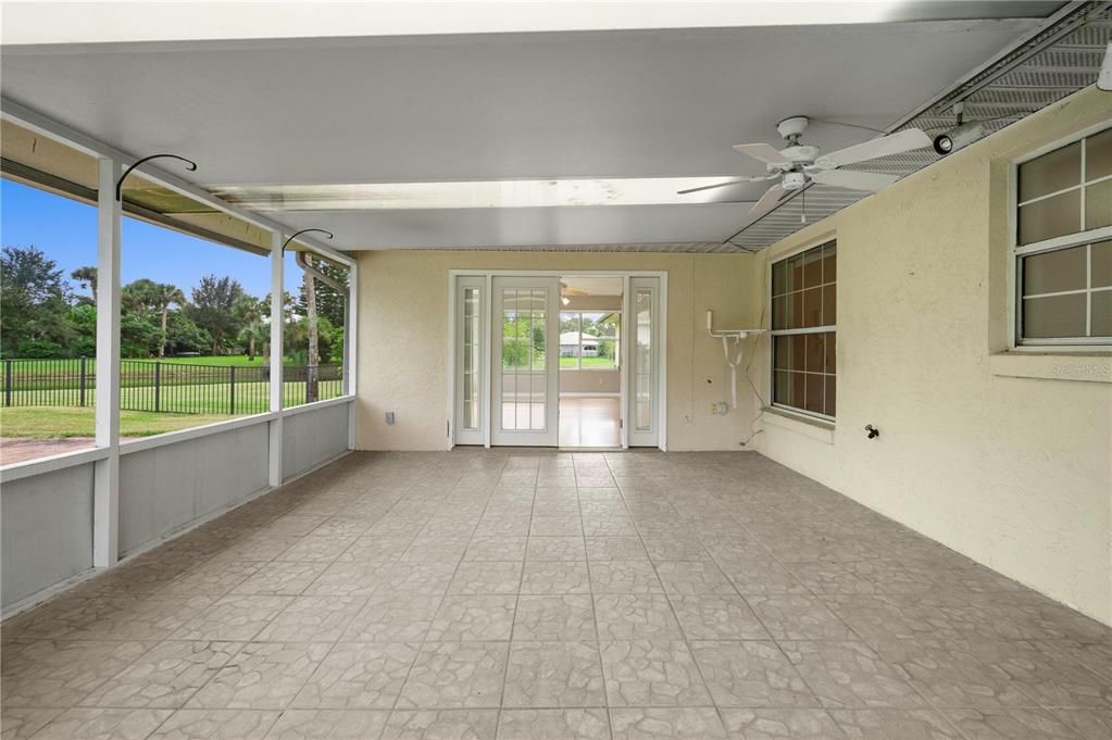 合同活跃: $400,000 (3 贝兹, 3 浴室, 1854 平方英尺)