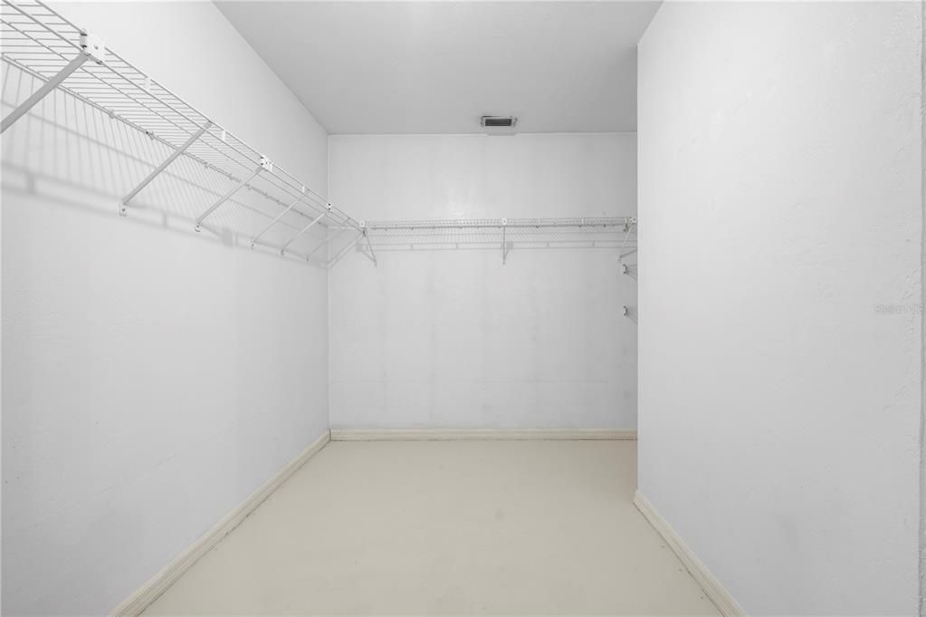 合同活跃: $400,000 (3 贝兹, 3 浴室, 1854 平方英尺)