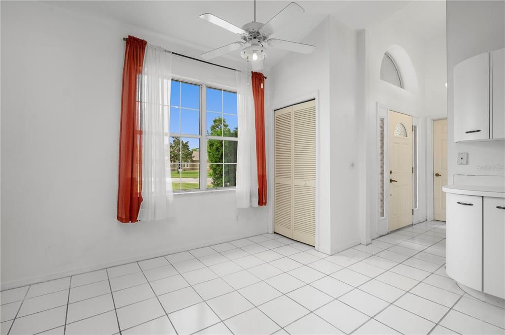 合同活跃: $400,000 (3 贝兹, 3 浴室, 1854 平方英尺)